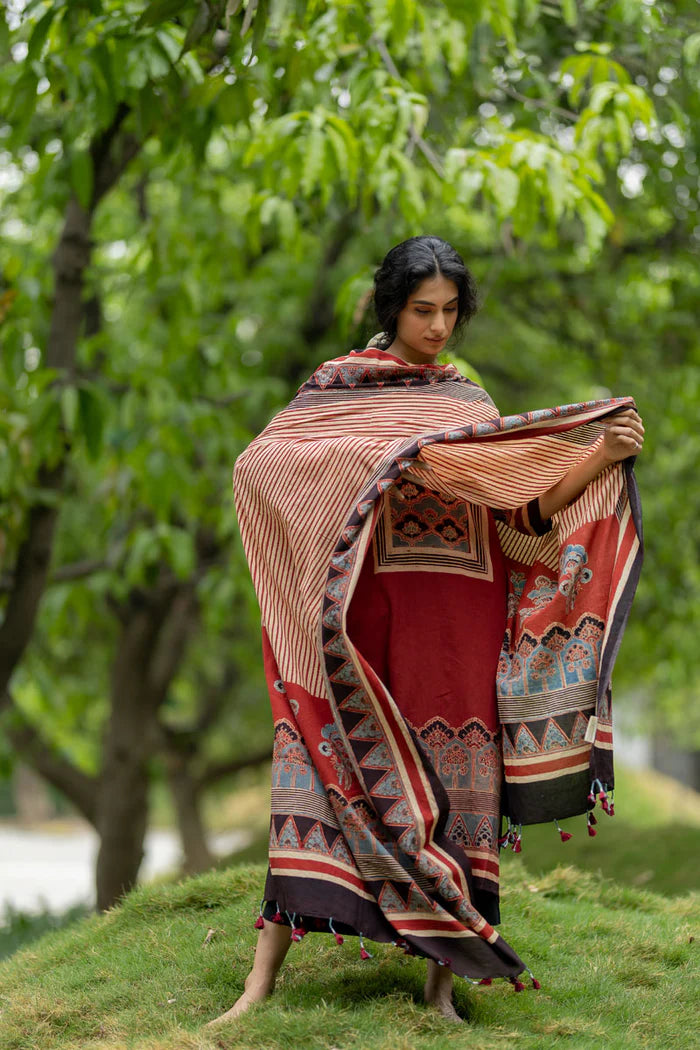Maroon Traditional Motif Print Cotton Kurta With Dupatta