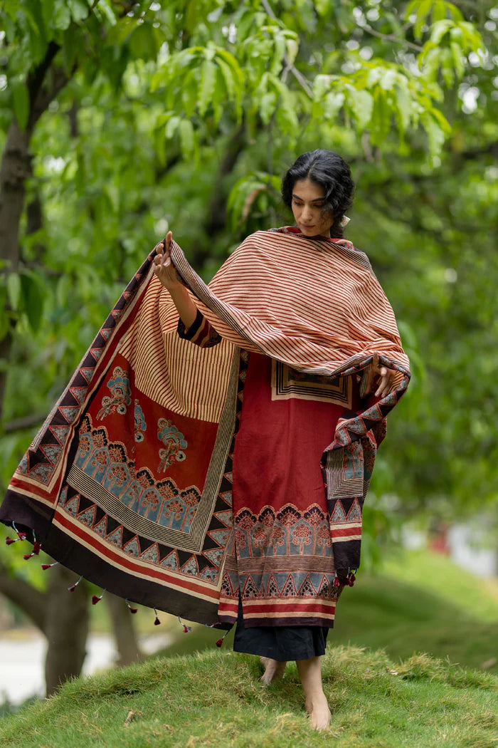 Maroon Traditional Motif Print Cotton Kurta With Dupatta