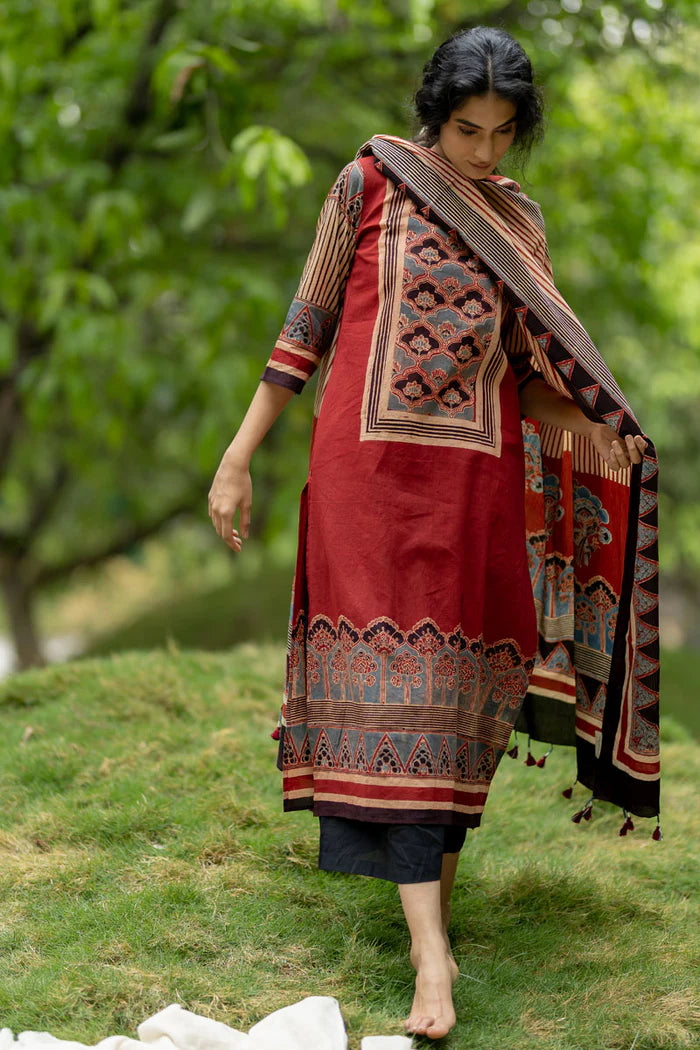 Maroon Traditional Motif Print Cotton Kurta With Dupatta