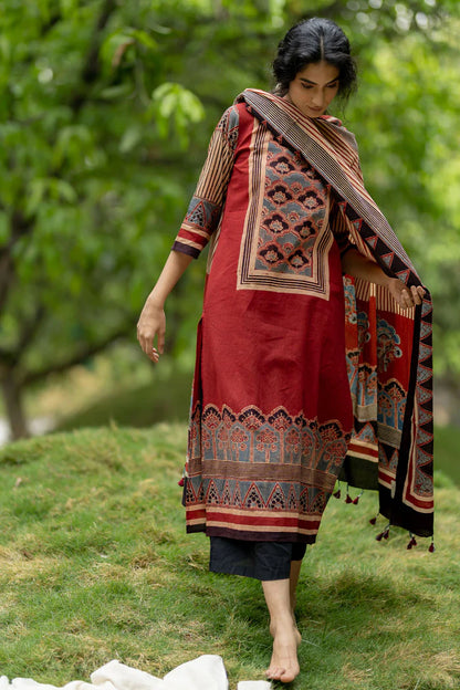 Maroon Traditional Motif Print Cotton Kurta With Dupatta