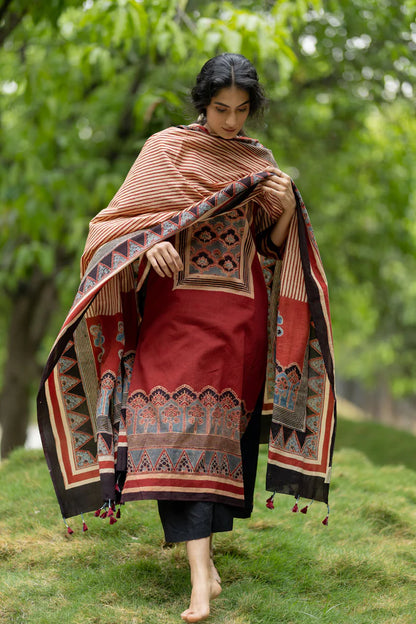 Maroon Traditional Motif Print Cotton Kurta With Dupatta