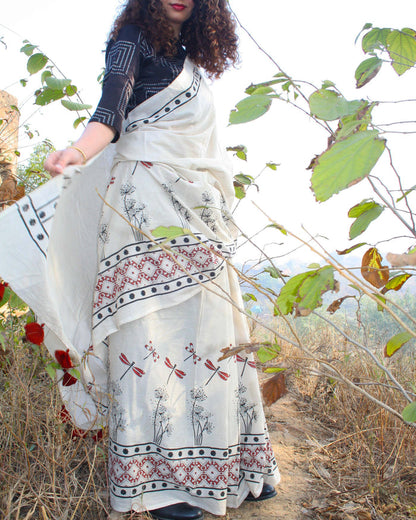 Handcrafted Ivory Saree with Artistic Motif & Tassel Detailing