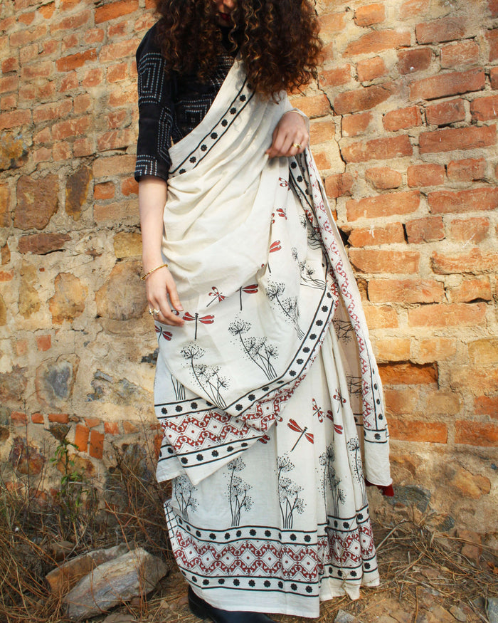 Handcrafted Ivory Saree with Artistic Motif & Tassel Detailing