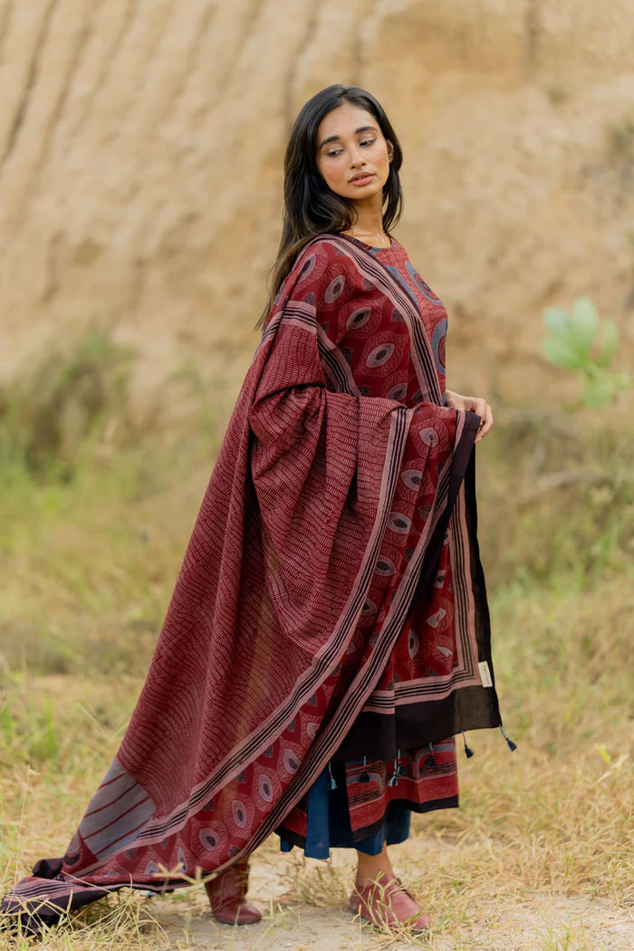 Maroon & Indigo Circular Motif Print Cotton Kurta With Dupatta