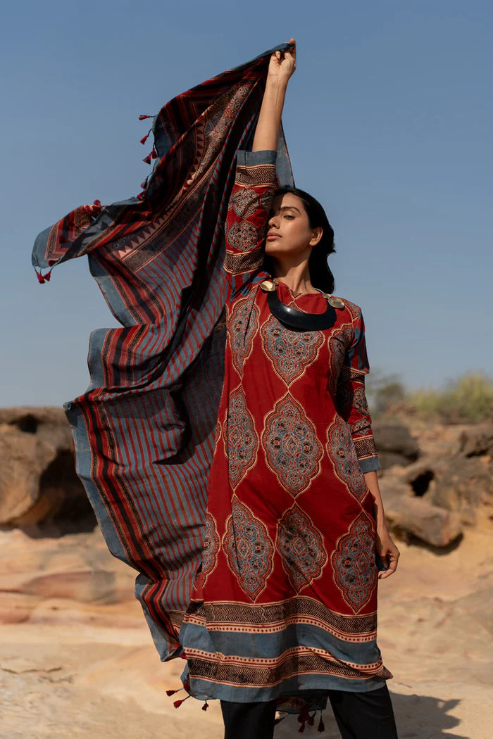 Maroon Traditional Motif Print Cotton Kurta With Dupatta