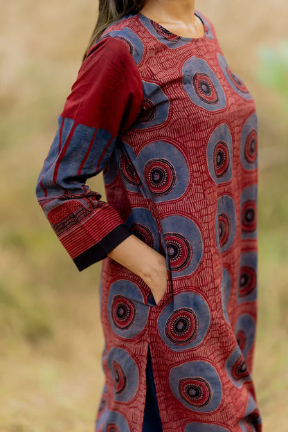 Maroon & Indigo Circular Motif Print Cotton Kurta With Dupatta